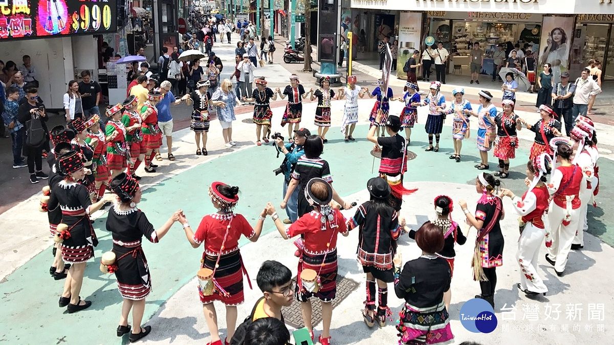 龍岡米干節打歌快閃 雲南美女台北桃園現蹤跡 龍岡米干節打歌快閃 雲南美女台北桃園現蹤跡