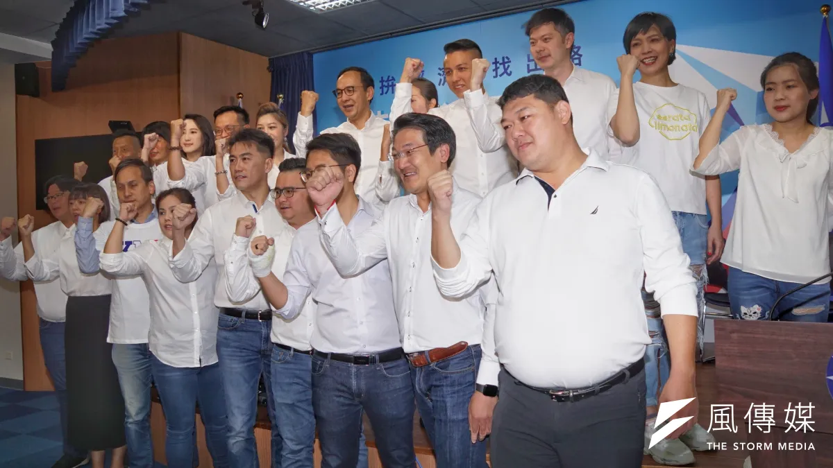 國民黨青年世代的縣市議員同台合影。(資料照,盧逸峰攝)