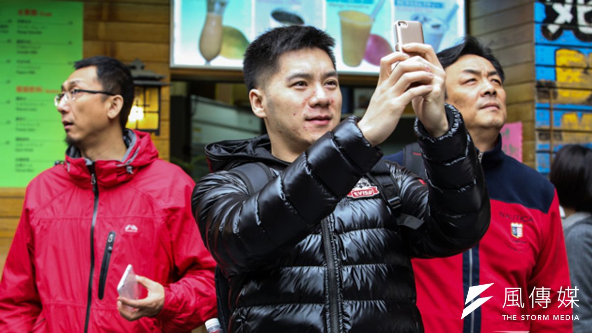 「80後」大陸演員張露(中)受感動,來台排練期間充分感受台灣生活及文化,未來還想來台學戲劇。(林韶安攝) 「80後」大陸演員張露(中)受感動,來台排練期間充分感受台灣生活及文化,未來還想來台學戲劇。(林韶安攝)