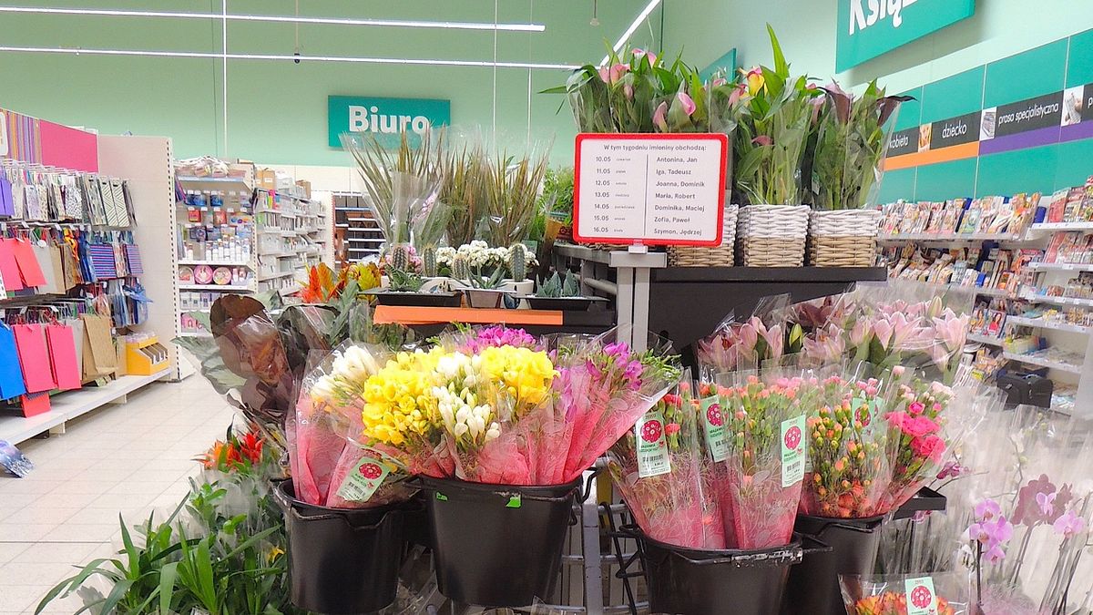 波蘭人生活中處處都能看到花的蹤跡,而且幾乎一年四季都有鮮花供應,不用擔心買不到。(圖/想想論壇) 波蘭人生活中處處都能看到花的蹤跡,而且幾乎一年四季都有鮮花供應,不用擔心買不到。(圖/想想論壇)