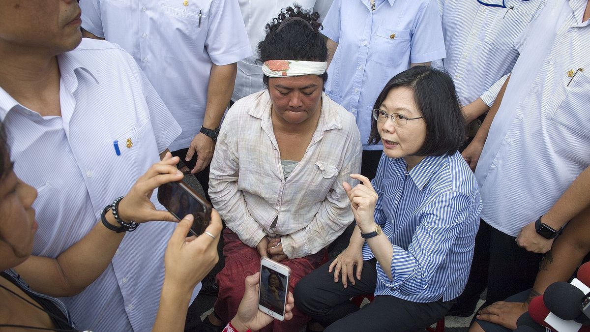 蔡英文與巴奈。(總統府提供) 蔡英文與巴奈。(總統府提供)