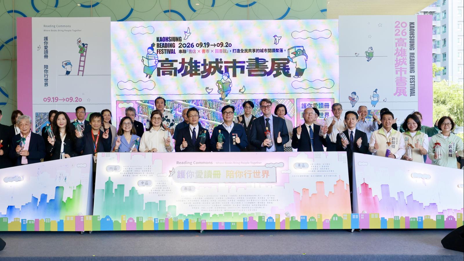 高雄城市書展登場!70家獨立書店進駐港灣書市 陳其邁邀市民以閱讀探索城市新視野