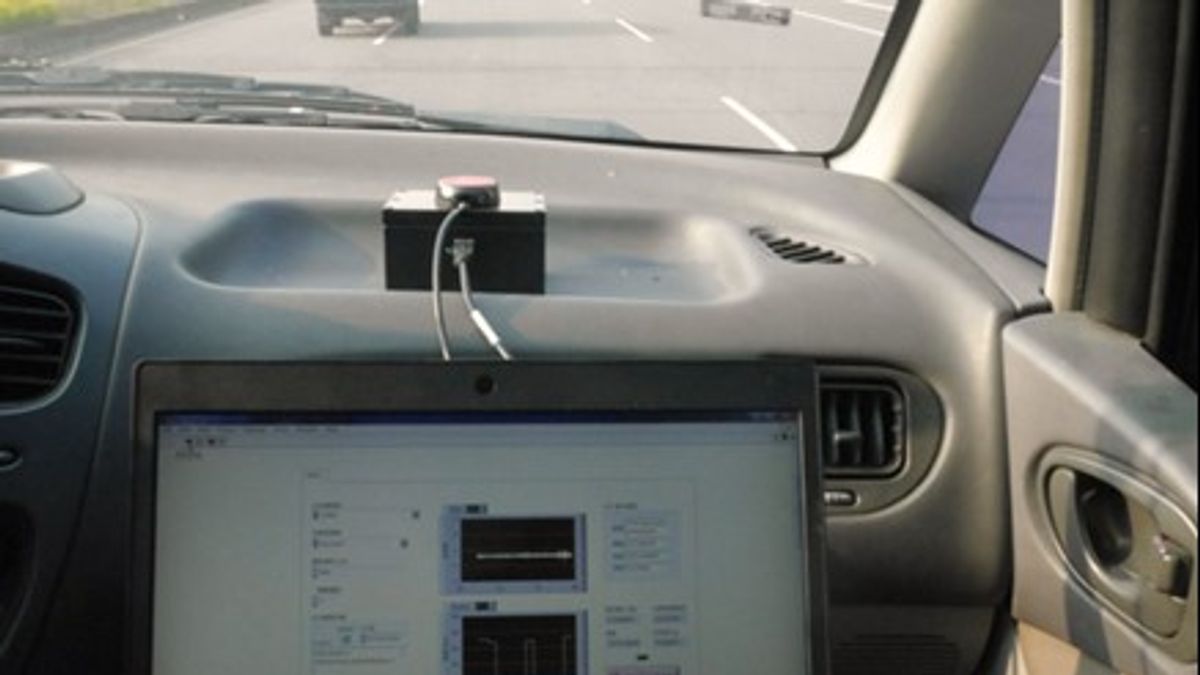 內政部研發「簡易型平整儀」,可提供科學化檢測數據,大幅降低檢測成本。(圖/內政部提供) 內政部研發「簡易型平整儀」,可提供科學化檢測數據,大幅降低檢測成本。(圖/內政部提供)