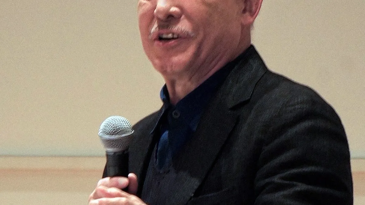 日本設計大師三宅一生逝世。(取自Hsinhuei Chiou@Wikipedia/CC BY-SA 4.0)