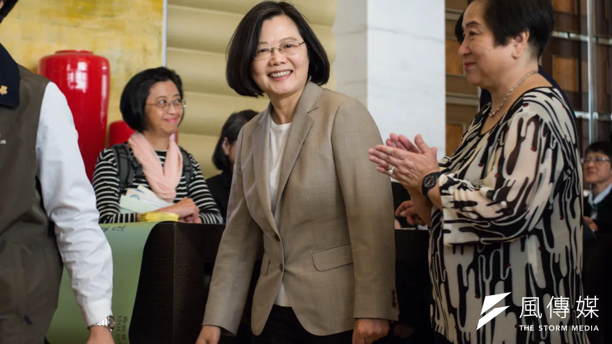 作者認為,總統蔡英文上任後政見實務不可行情況下強硬執行,「也不過就是產生惡果罷了,到頭來仍會被人民唾棄。」(資料照,甘岱民攝)