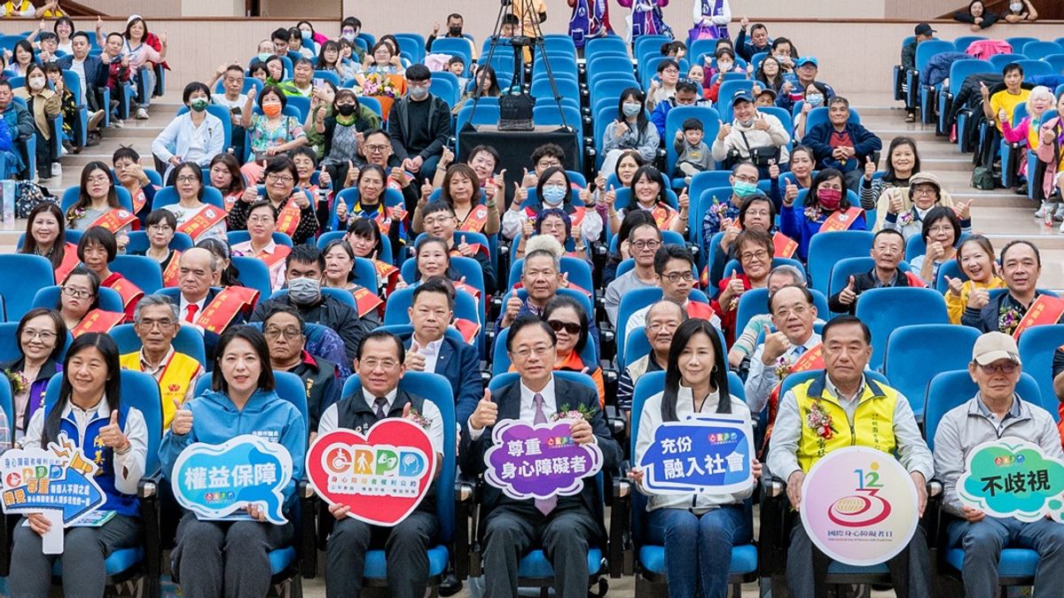 桃市府舉辦「113 年國際身心障礙者日頒獎表揚」活動,表揚身心障礙者及照顧人員模範。(圖/桃園市政府提供) 桃市府舉辦「113 年國際身心障礙者日頒獎表揚」活動,表揚身心障礙者及照顧人員模範。(圖/桃園市政府提供)