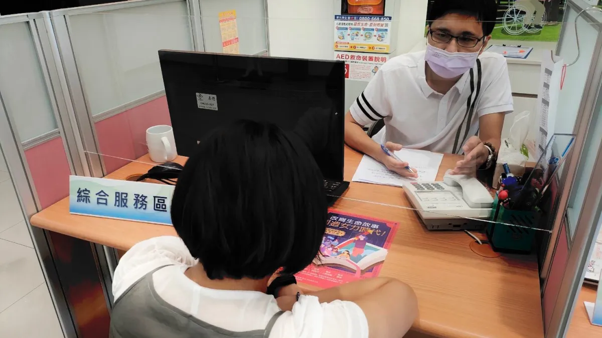 新北市婦女與中高齡者職場續航中心協助個案找工作,解決經濟困頓(圖非當事人)。(圖/新北市勞工局提供)