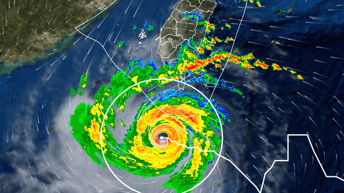 蘇拉颱風目前位置於台灣南方海面。(圖/氣象局提供) 蘇拉颱風目前位置於台灣南方海面。(圖/氣象局提供)