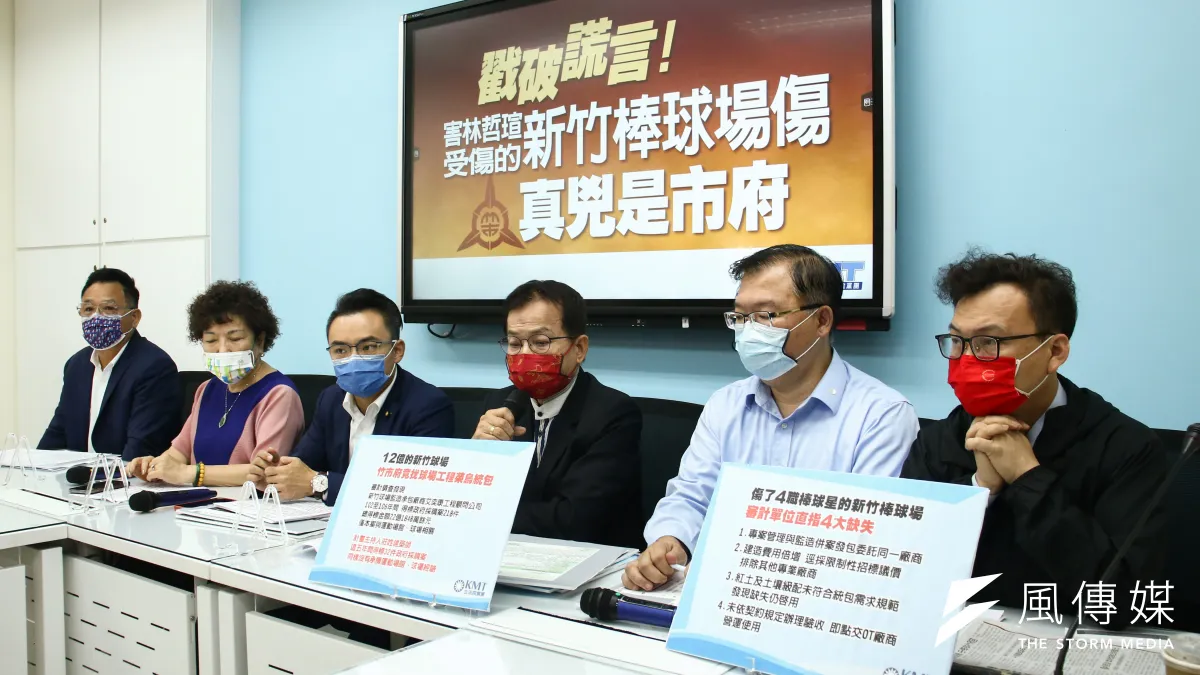 國民黨立院黨團召開「害林哲瑄受傷的新竹棒球場傷,真兇是市府」記者會,左起新竹市長候選人林耕仁、立委游毓蘭、洪孟楷、賴士葆、李德維與鄭正鈐。(蔡親傑攝)