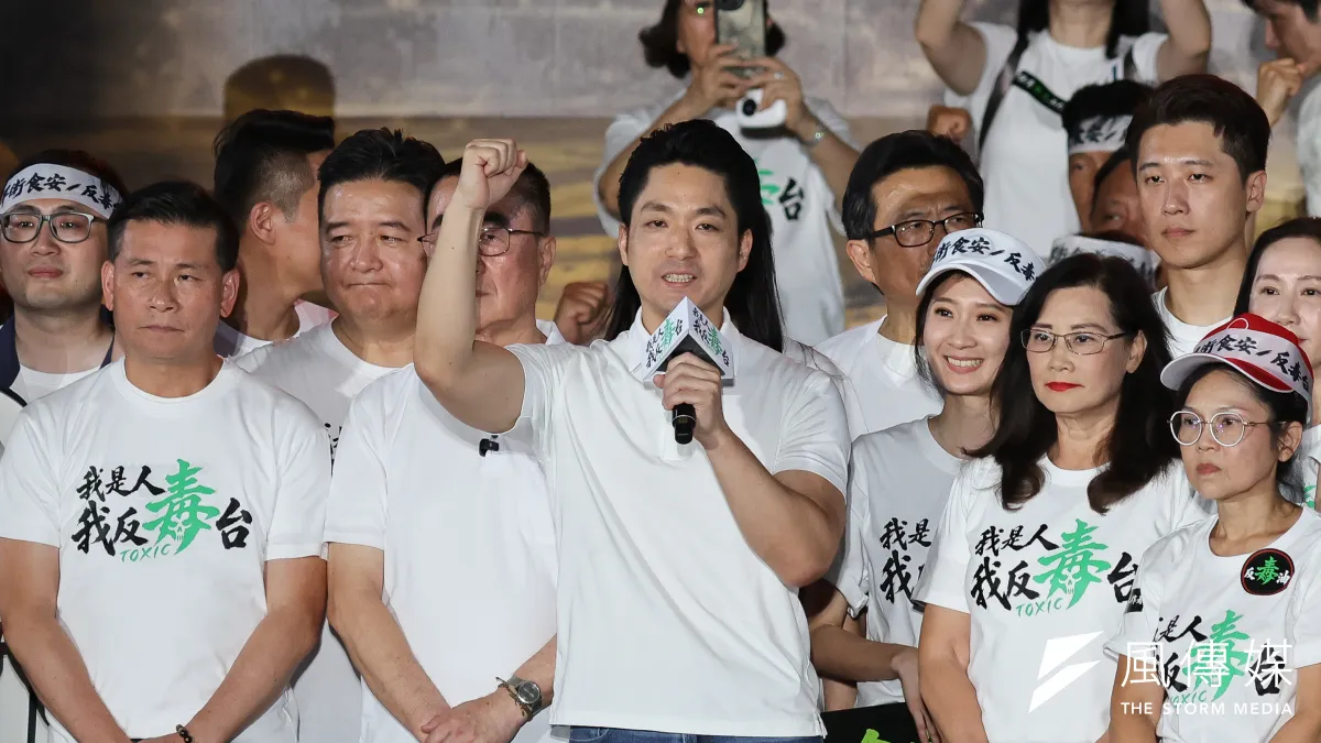 台北市長蔣萬安(中)為了延續食安議題熱度進而提出倒閣呼籲,但國民黨內有所爭議。(陳品佑攝)
