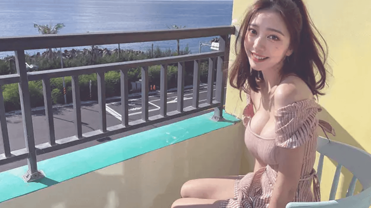 「貓的戀愛史」經常在社群曬出性感美照。(圖/翻攝自Dcard) 「貓的戀愛史」經常在社群曬出性感美照。(圖/翻攝自Dcard)