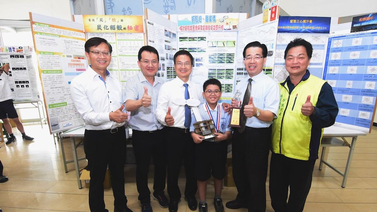 彰化縣長魏明谷出席第58屆國中小科學展覽會頒獎典禮。(圖/彰化縣政府提供) 彰化縣長魏明谷出席第58屆國中小科學展覽會頒獎典禮。(圖/彰化縣政府提供)