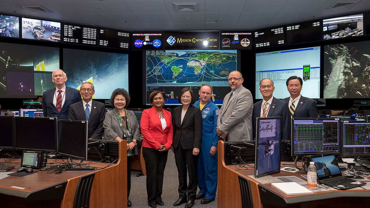 總統蔡英文「同慶之旅」19日參訪美國國家航空暨太空總署(NASA)所屬詹森太空中心(Johnson Space Center)。(取自總統府) 總統蔡英文「同慶之旅」19日參訪美國國家航空暨太空總署(NASA)所屬詹森太空中心(Johnson Space Center)。(取自總統府)