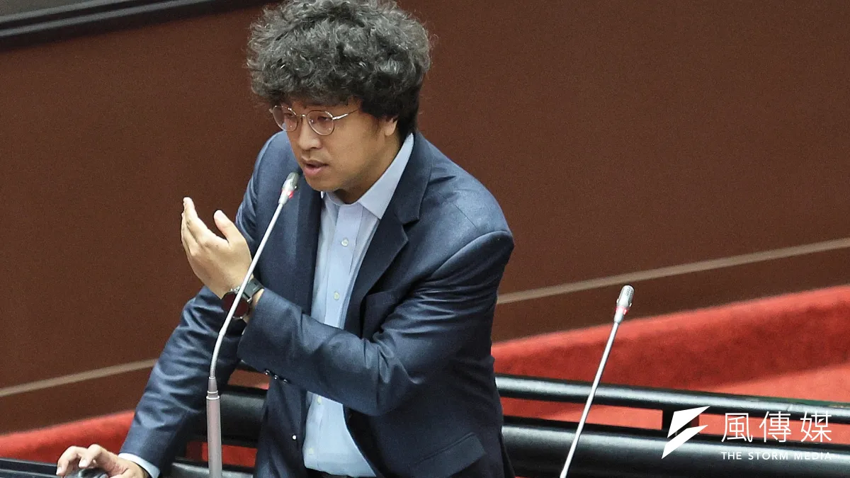 民進黨立委沈伯洋發言天馬行空。(柯承惠攝)