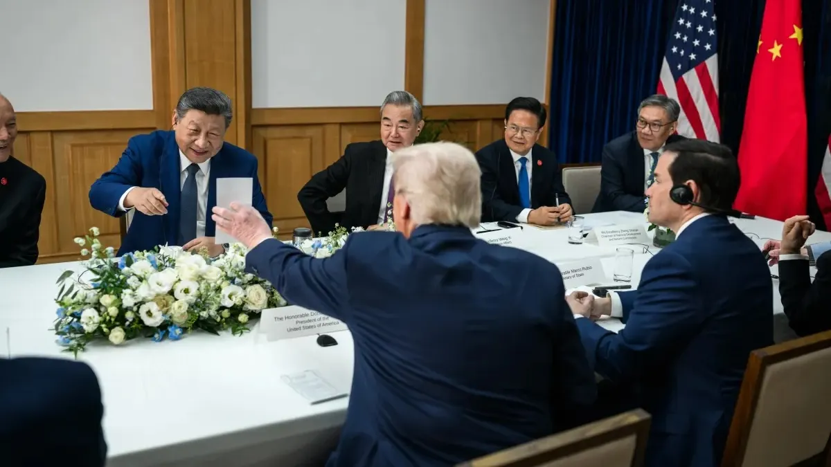 2025年10月30日、韓国・釜山での会談で、習近平氏とトランプ氏が笑顔を交わし、場の緊張が一時和らいだ。(写真/ホワイトハウス公式サイト) 2025年10月30日、韓国・釜山での会談で、習近平氏とトランプ氏が笑顔を交わし、場の緊張が一時和らいだ。(写真/ホワイトハウス公式サイト)