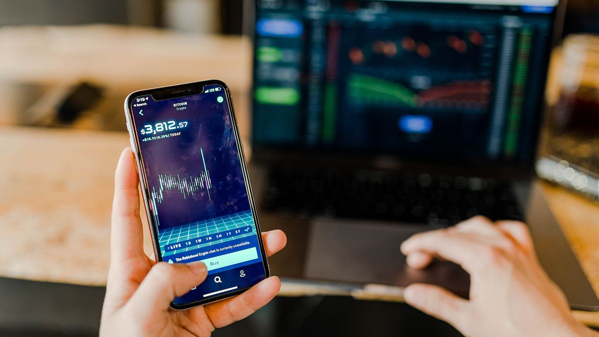 如何看待12,682過後的投資高原期,讓投資人十分為難!(圖片來源:Photo by Austin Distel on Unsplash) 如何看待12,682過後的投資高原期,讓投資人十分為難!(圖片來源:Photo by Austin Distel on Unsplash)