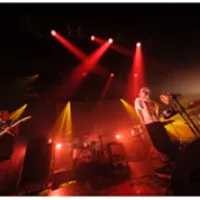 国際音楽賞の開催を記念したスペシャルライブがお台場で開催され、結成5周年を迎えたChevonの情熱的なステージとKroiのグルーヴィな即興演奏が観客を魅了した。(写真/MUSIC AWARDS JAPAN PR事務局提供) 国際音楽賞の開催を記念したスペシャルライブがお台場で開催され、結成5周年を迎えたChevonの情熱的なステージとKroiのグルーヴィな即興演奏が観客を魅了した。(写真/MUSIC AWARDS JAPAN PR事務局提供)