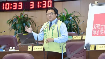 桃園市議員楊家俍建議儘早實施社區化微型公托,混合型照顧讓世代交流更頻繁。(圖/桃園市議會提供)