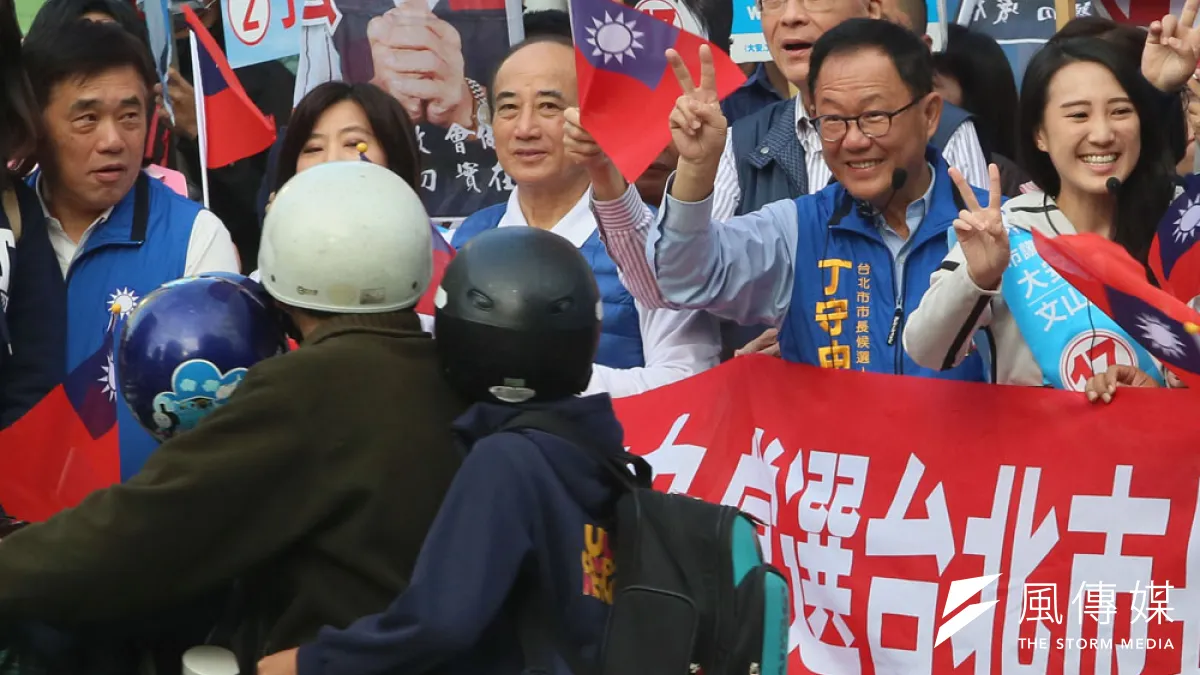 藍營輔選人士分析,姚文智只要能挺住一成得票率,丁守中(右二)就很有機會險勝。(柯承惠攝)