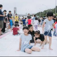 總統府前變遊戲天堂,凱道封街讓孩子盡情冒險。(圖/特公盟提供) 總統府前變遊戲天堂,凱道封街讓孩子盡情冒險。(圖/特公盟提供)