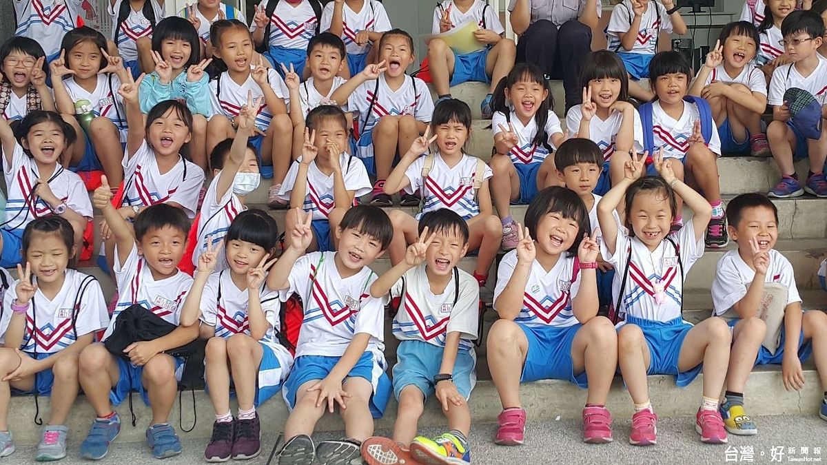 認識波麗士大人 北港學童參訪警局嗨翻天 認識波麗士大人 北港學童參訪警局嗨翻天