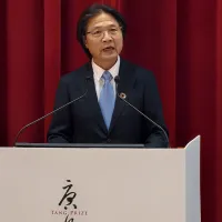 23日、唐奨法治賞フォーラムであいさつする台北政経学院・講座教授の葉俊栄氏。(撮影/李忠謙) 23日、唐奨法治賞フォーラムであいさつする台北政経学院・講座教授の葉俊栄氏。(撮影/李忠謙)