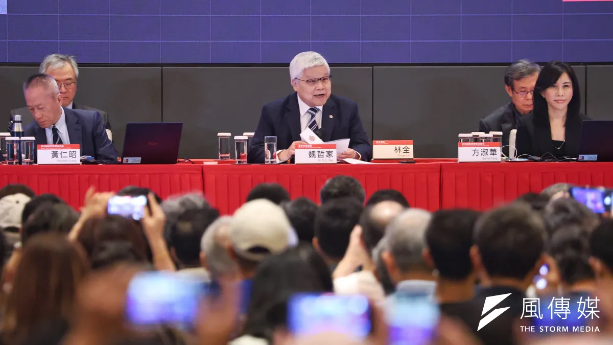 台積電董事長暨總裁魏哲家(中)4日主持台積電股東會。(顏麟宇攝)
