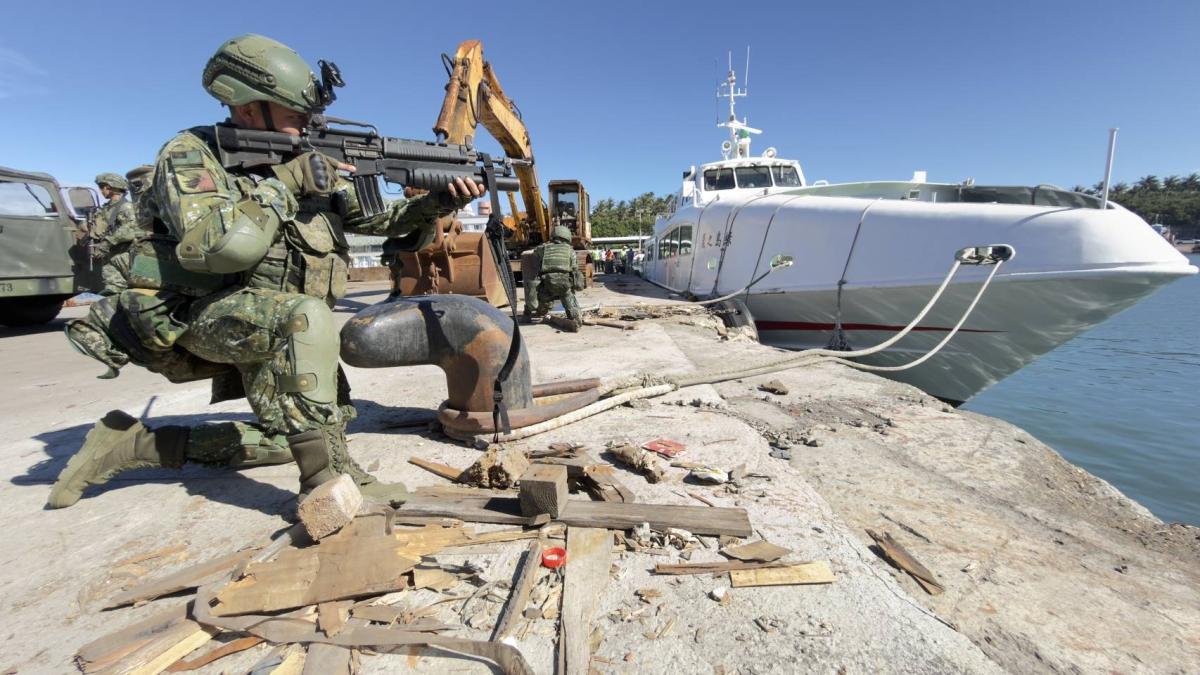 30年來首次!防共軍奪東部外島 國軍罕見「軍民合作」重返蘭嶼聯合操演