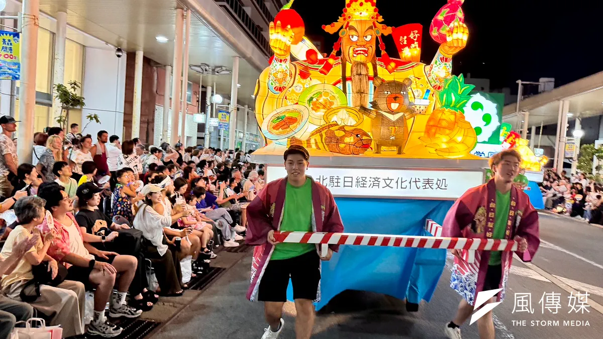 日本の地方に根差した台湾人が、台日民間交流をつなぐ。青森睡魔祭にも台湾をテーマにした灯籠がある。(写真/黄信維撮影)