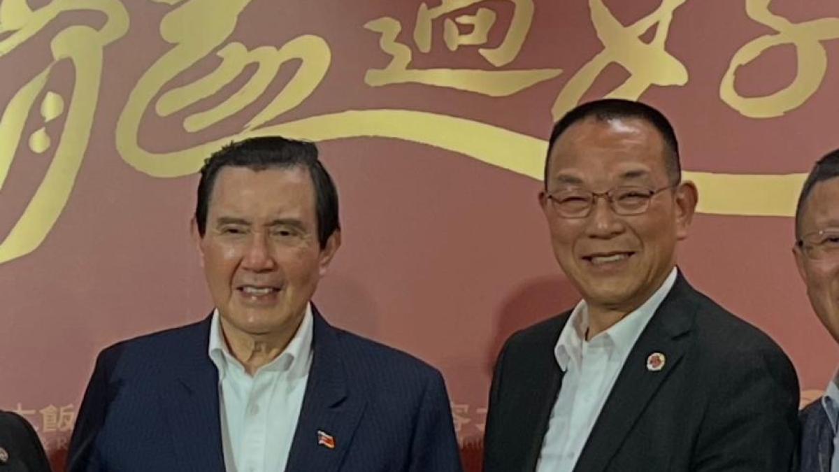 不知道台商捐錢?馬英九2024年曾和韓瑩煥合影、互贈禮物