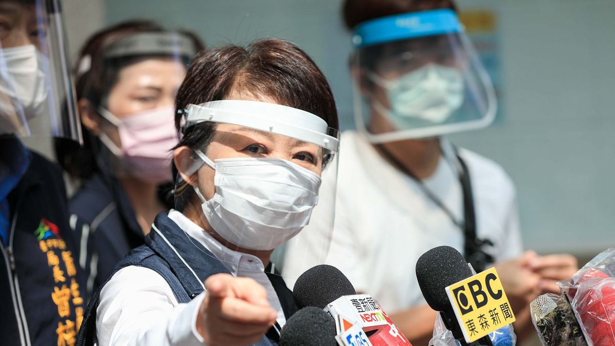 2年前盧秀燕市長協助中央設集中檢疫所,安置武漢包機返台的台商。(圖/台中市政府) 2年前盧秀燕市長協助中央設集中檢疫所,安置武漢包機返台的台商。(圖/台中市政府)