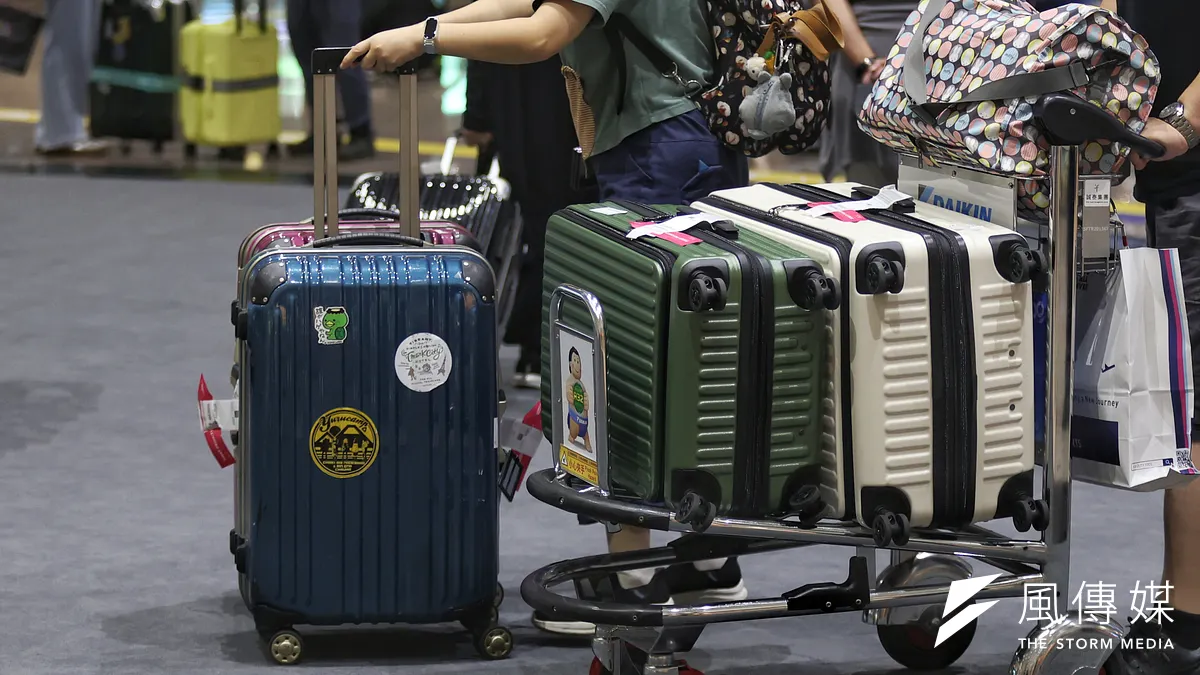 日本のりんご飴店オーナー池田喬俊氏、台湾砂糖を大量に持ち帰り、税関と麻薬探知犬に止められ話題に。(写真/柯承惠撮影) 日本のりんご飴店オーナー池田喬俊氏、台湾砂糖を大量に持ち帰り、税関と麻薬探知犬に止められ話題に。(写真/柯承惠撮影)