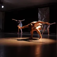 Dance Base YokohamaがDance Base Edinburghと初の国際連携に合意し、2026年8月に阿目虎南『R/evolution(s)』をエディンバラで全12回上演する。(写真/Dance Base Yokohama提供) Dance Base YokohamaがDance Base Edinburghと初の国際連携に合意し、2026年8月に阿目虎南『R/evolution(s)』をエディンバラで全12回上演する。(写真/Dance Base Yokohama提供)