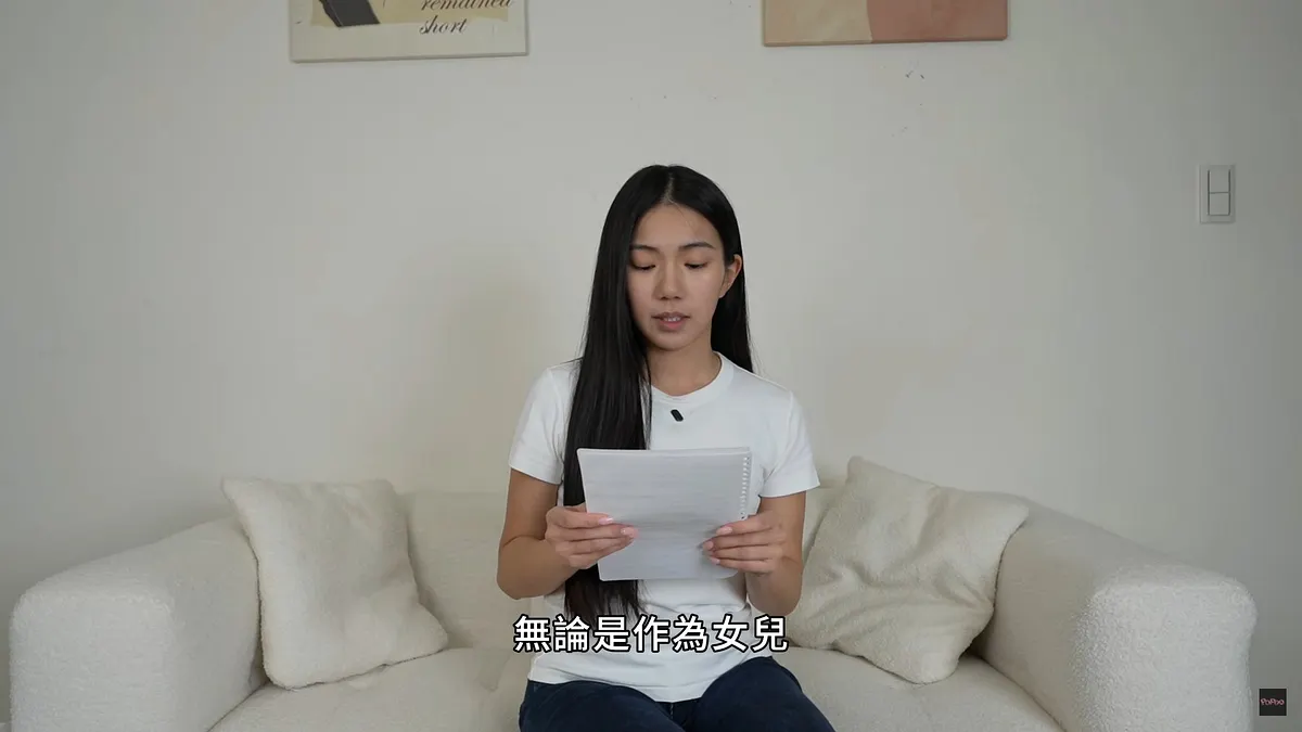 家寧深夜發佈道歉影片。(圖/翻攝自YouTube/秘月期POPOO) 家寧深夜發佈道歉影片。(圖/翻攝自YouTube/秘月期POPOO)