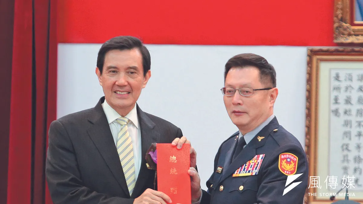 由於馬英九(左)的信任,王卓鈞(右)成了任期最長的署長。(新新聞資料照)