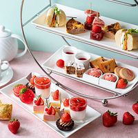 小田急ホテルセンチュリーサザンタワーは、旬の苺をふんだんに使った「ストロベリーアフタヌーンティー」を12月26日から提供すると発表した。(写真/新宿サザンタワー提供) 小田急ホテルセンチュリーサザンタワーは、旬の苺をふんだんに使った「ストロベリーアフタヌーンティー」を12月26日から提供すると発表した。(写真/新宿サザンタワー提供)