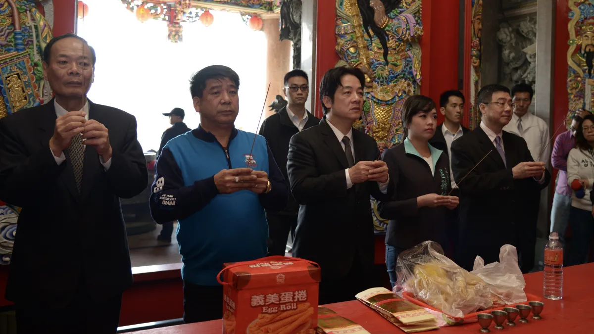 2018年春節除夕,行政院長賴清德至野柳保安宮參拜祈福(行政院)