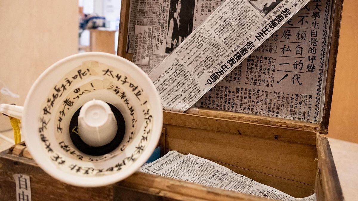 政大學生會轉型正義小組攜手藝術家與學者,在校內「中正圖書館」舉辦藝術展。(政大學生會轉型正義小組提供) 政大學生會轉型正義小組攜手藝術家與學者,在校內「中正圖書館」舉辦藝術展。(政大學生會轉型正義小組提供)