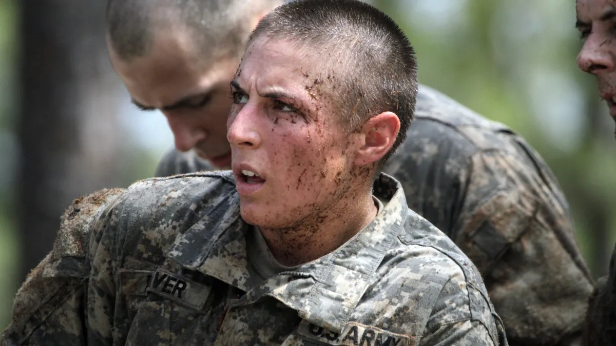 格斯雷特上尉和哈沃中尉21日將從美國陸軍遊騎兵學校(Ranger School)結訓畢業,成為該校首批完訓的女兵。