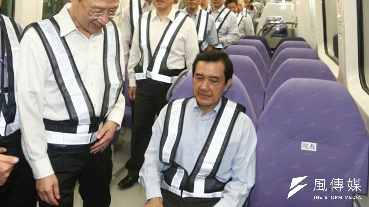 行政院長江宜樺30日在行政院會指示,台北捷運局儘速評估民生汐止線延伸到基隆。(圖為總統馬英九日前與江宜樺視察機場捷運直達車,中央社提供) 行政院長江宜樺30日在行政院會指示,台北捷運局儘速評估民生汐止線延伸到基隆。(圖為總統馬英九日前與江宜樺視察機場捷運直達車,中央社提供)