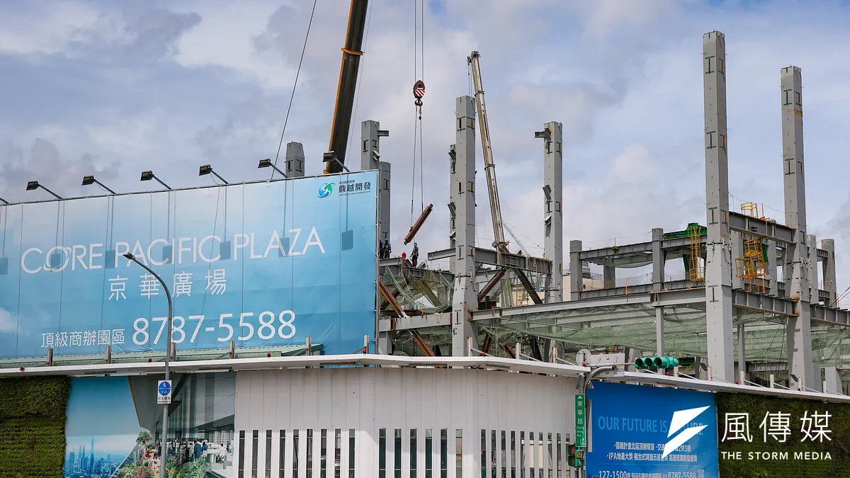 北檢正式就京華城案起訴前台北市長柯文哲等人,興建中的京華廣場如何不成為爛尾樓,是現任台北市政府必須解決的難題。(資料照,顏麟宇攝) 北檢正式就京華城案起訴前台北市長柯文哲等人,興建中的京華廣場如何不成為爛尾樓,是現任台北市政府必須解決的難題。(資料照,顏麟宇攝)