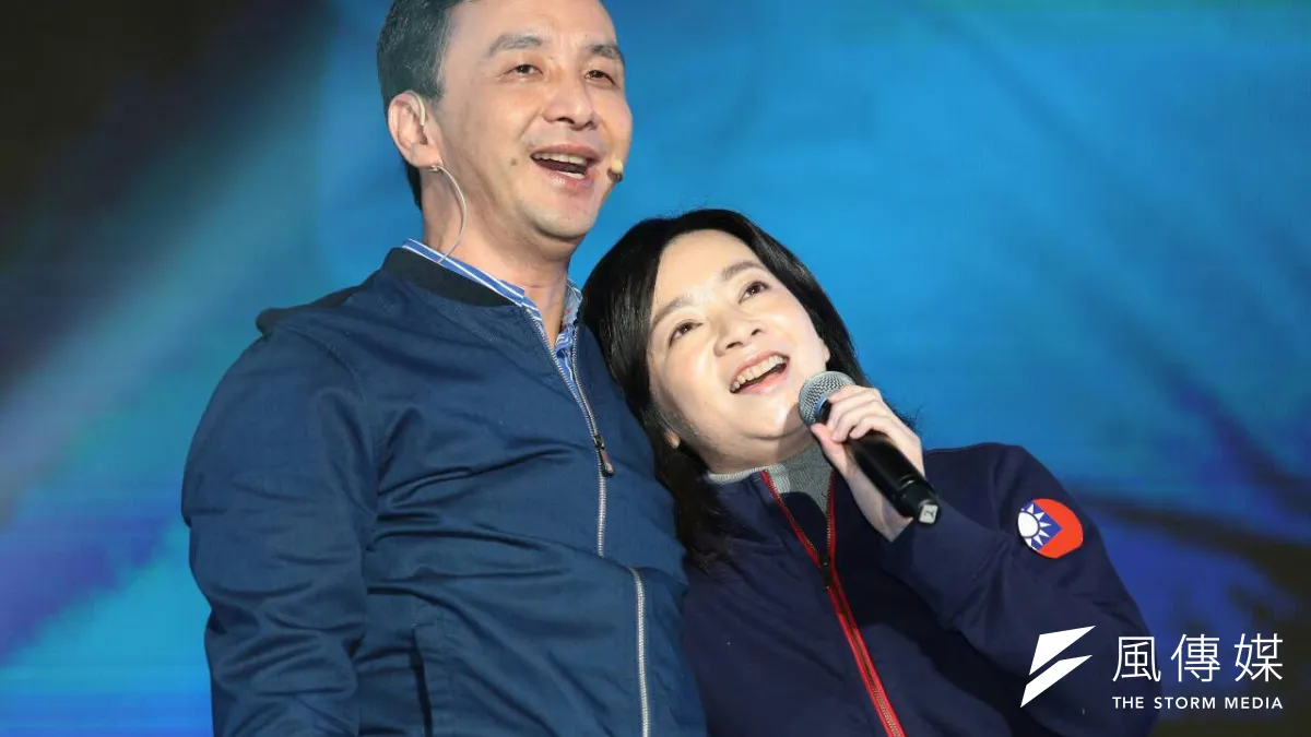 國民黨總統候選人朱立倫、夫人高婉倩1月10日參加黃金周大桃園團結之夜(顏麟宇攝)