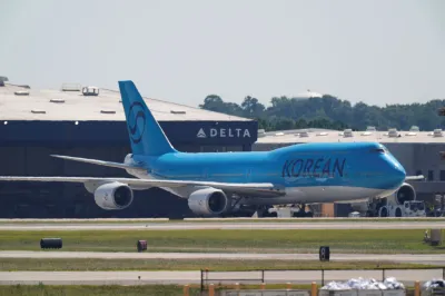 大韓航空派遣專機前往美國亞特蘭大機場,準備接回被拘捕的公民。(美聯社)