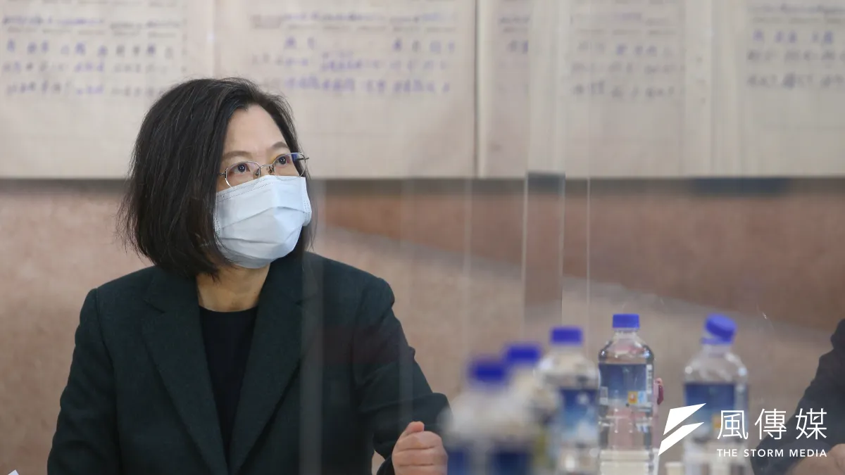 總統蔡英文27日訪視不義遺址法務部調查局「安康接待室」。(顏麟宇攝)