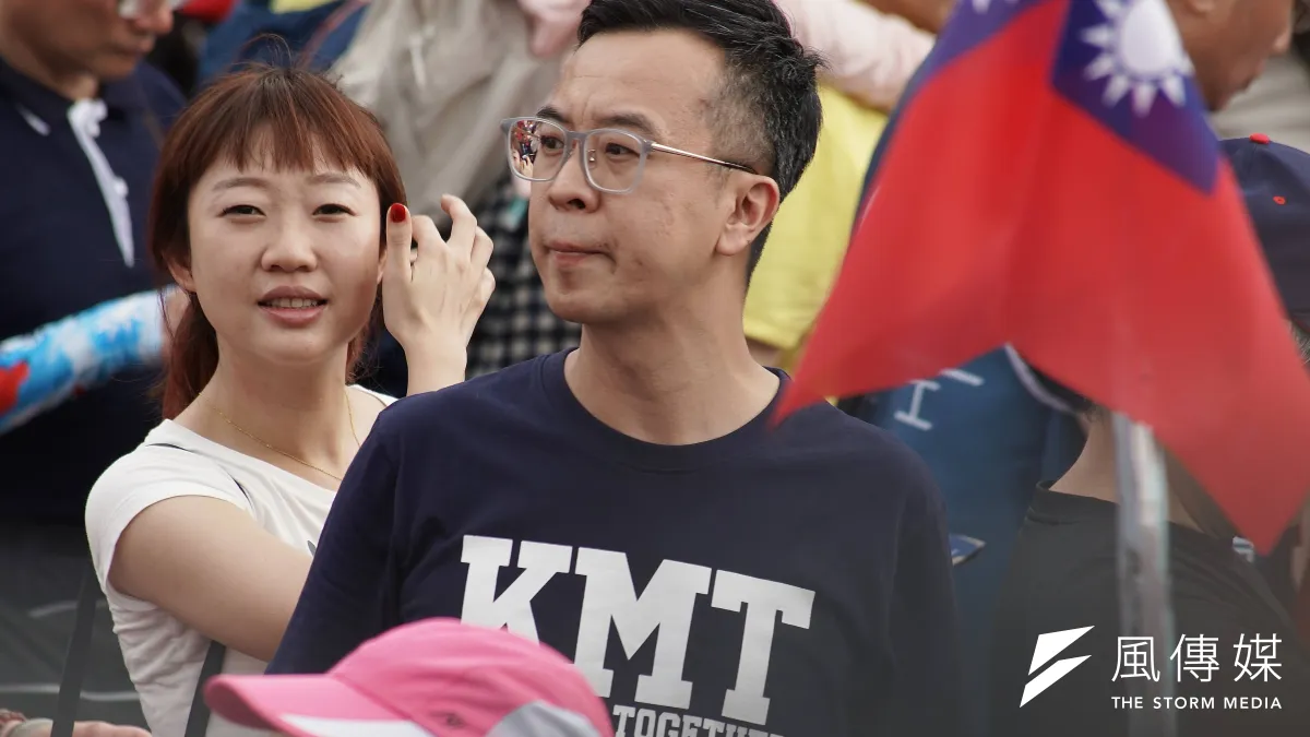 外交部長吳釗燮近日表示,台灣用每周10萬片口罩換取美方30萬件防護衣原料,其實並非「交換」,而是我方向美方購買原料的「交易」。國民黨副主委黃子哲(見圖)對此痛批,外交部手法惡劣、欺騙國民。(資料照,盧逸峰攝)