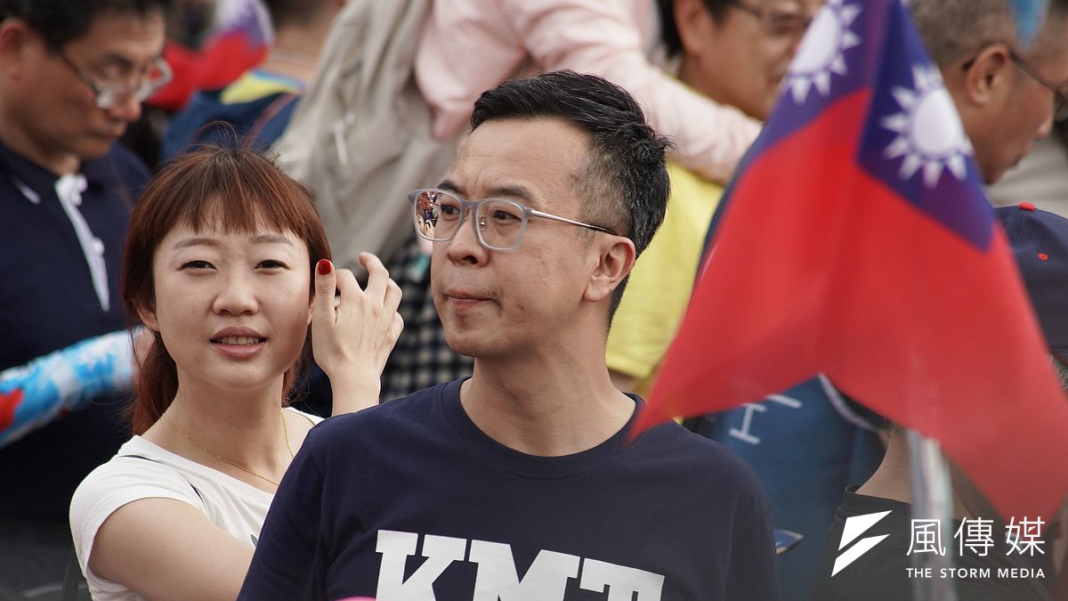 外交部長吳釗燮近日表示,台灣用每周10萬片口罩換取美方30萬件防護衣原料,其實並非「交換」,而是我方向美方購買原料的「交易」。國民黨副主委黃子哲(見圖)對此痛批,外交部手法惡劣、欺騙國民。(資料照,盧逸峰攝) 外交部長吳釗燮近日表示,台灣用每周10萬片口罩換取美方30萬件防護衣原料,其實並非「交換」,而是我方向美方購買原料的「交易」。國民黨副主委黃子哲(見圖)對此痛批,外交部手法惡劣、欺騙國民。(資料照,盧逸峰攝)