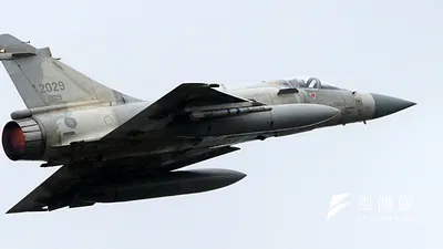 幻象2000已服役27年,但由於零件難取得、升級不易,維護成本又是空軍3大主力機種中最貴,不少專家都呼籲應汰換。(資料照,蘇仲泓攝)