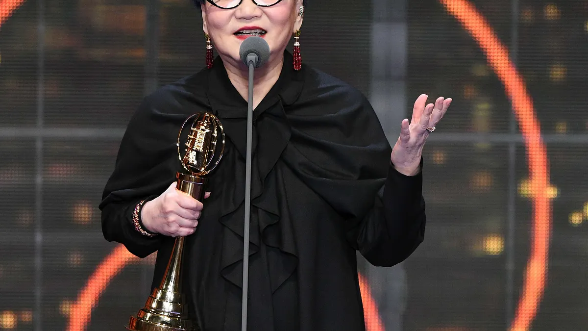 演藝事業超過一甲子的資深藝人張小燕獲頒金鐘獎終身成就獎。(金鐘獎提供)