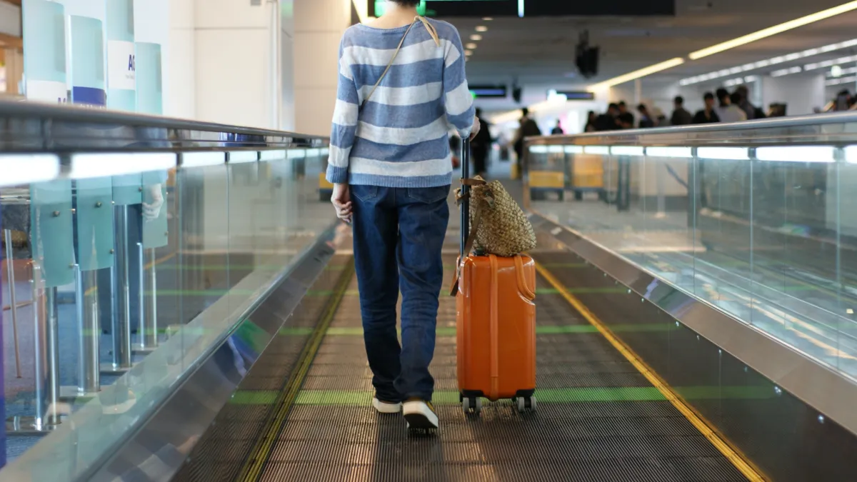 旅遊達人傳授5招行李收納術,讓你有效節省擺放空間。(示意圖/取自pexels)