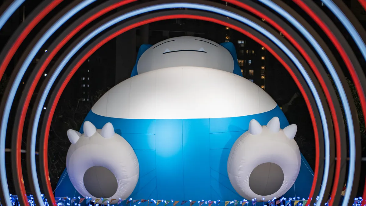 「光的遊戲場」中的「光臨千塘國」燈區將知名全球的寶可夢IP融入展區設計,吸引大小朋友目光。(圖/桃園市政府) 「光的遊戲場」中的「光臨千塘國」燈區將知名全球的寶可夢IP融入展區設計,吸引大小朋友目光。(圖/桃園市政府)